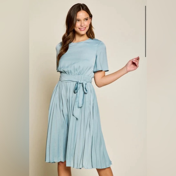 Dresses & Skirts - Dull Satin Pleated Dress With Waist Tie size medium